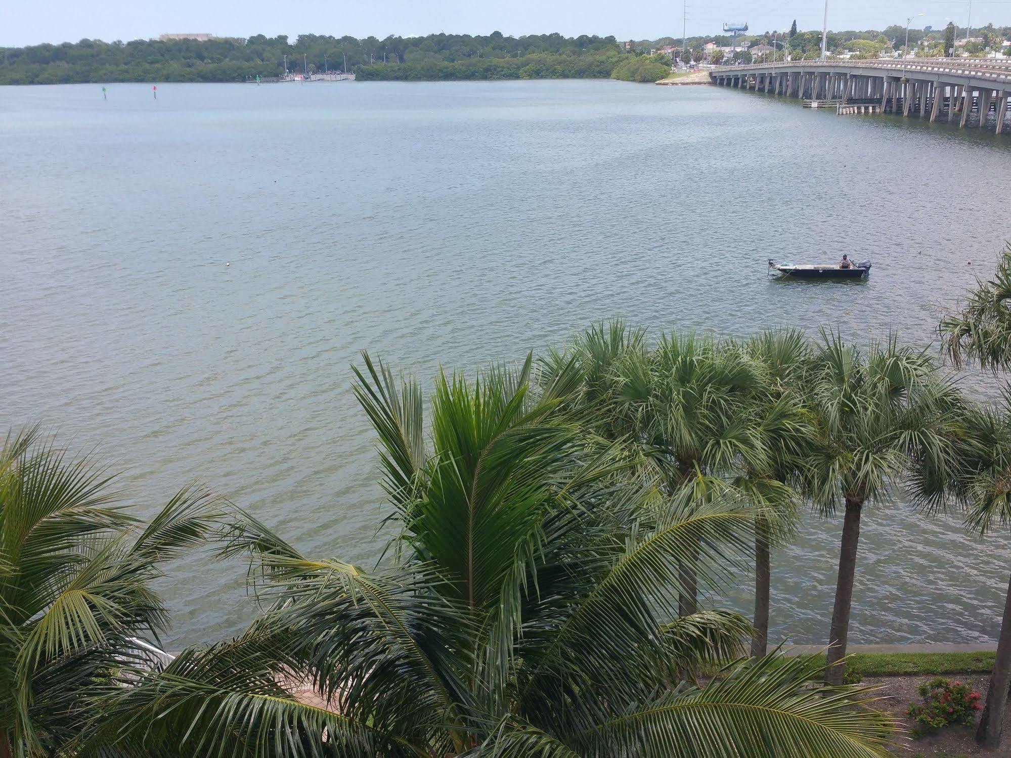 Boca Ciega Resort By Travel Resort Services 圣彼得堡 外观 照片